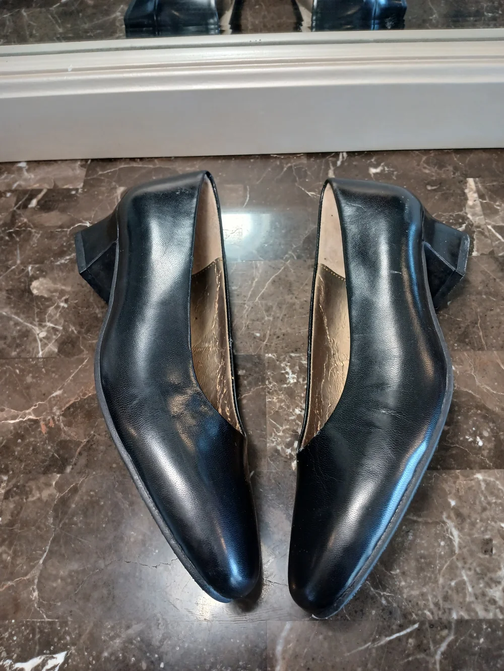 Hush Puppies Black Leather Slip-On 1.5